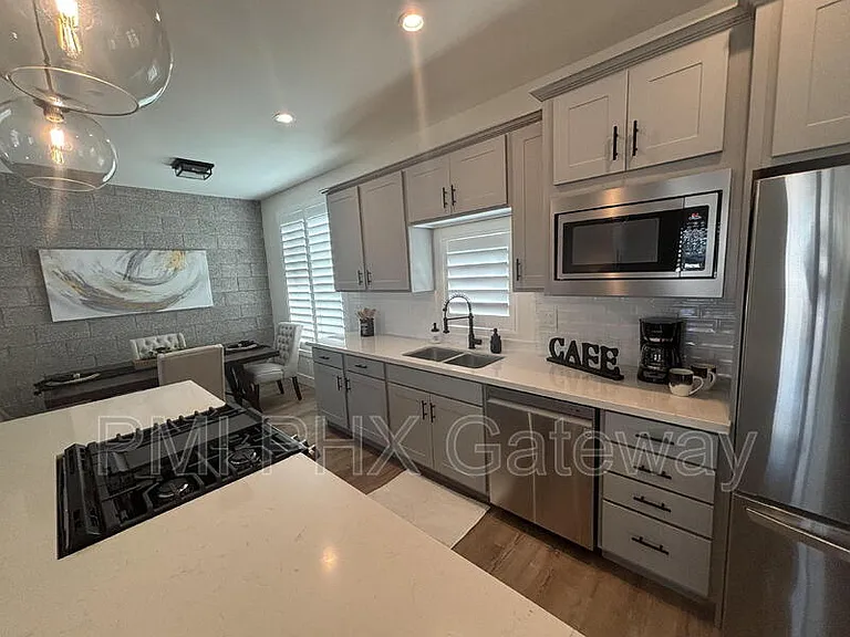 430 W 7th St #4 — Photo 10