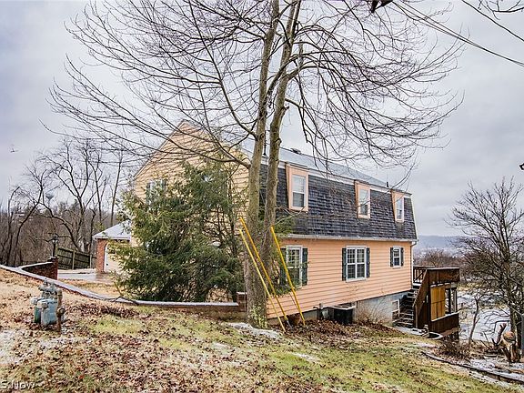 2nd image of 32 Ashwood Pl