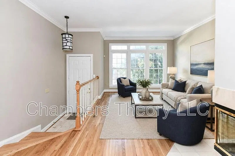 3 bed, 2.5 bath, 2512 sqft, $5,900 — Photo 4