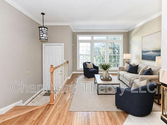 4th image of 1530 N Colonial Ct