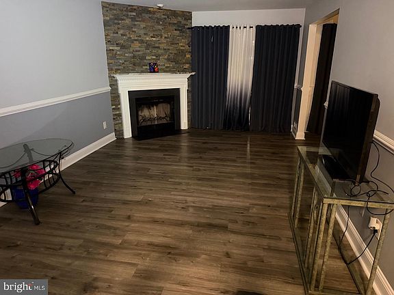3rd image of 33 Caraway Ct