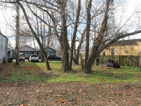 2nd image of 8937 Willow St