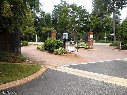 3rd image of 823 Ironwood Dr