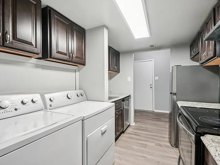 Aspen Apartments — Photo 14