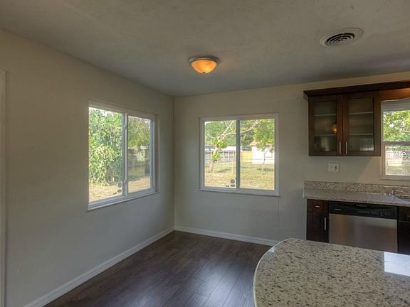 5th image of 7119 Orpine Dr N