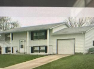 2712 Matthew Dr SW, Cedar Rapids, IA 52404