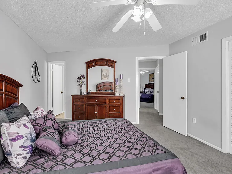 Windsong Apartments — Photo 37