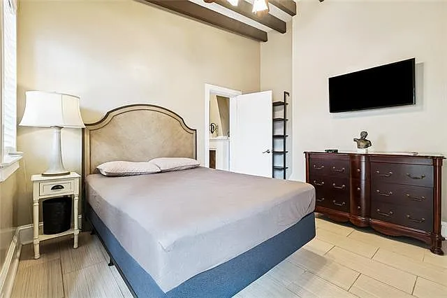 823 Dauphine St #B — Photo 8