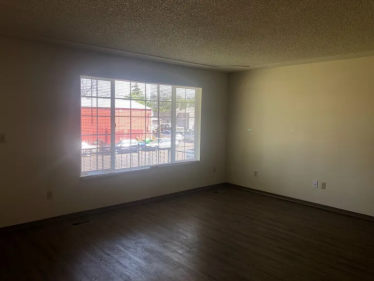 1005 SW Puff Ln — Photo 7