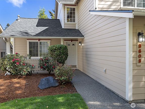 2nd image of 3608 Bittersweet Street SE