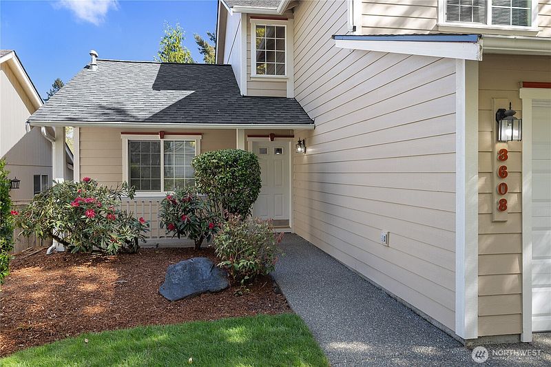 2nd image of 3608 Bittersweet Street SE