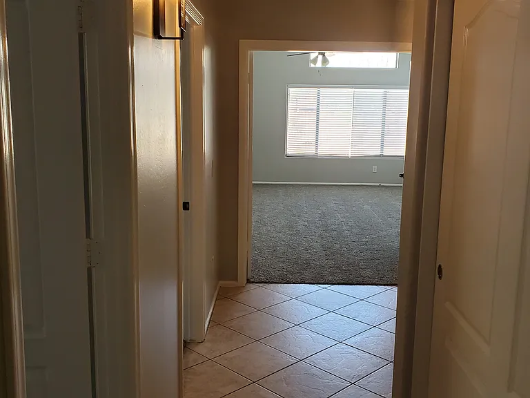 10408 W Raymond St — Photo 15
