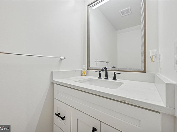 5th image of 3001 Sedgeview Walk #148