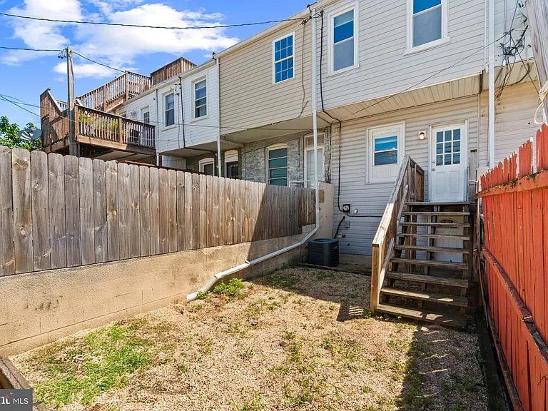 324 Oldham St — Photo 43