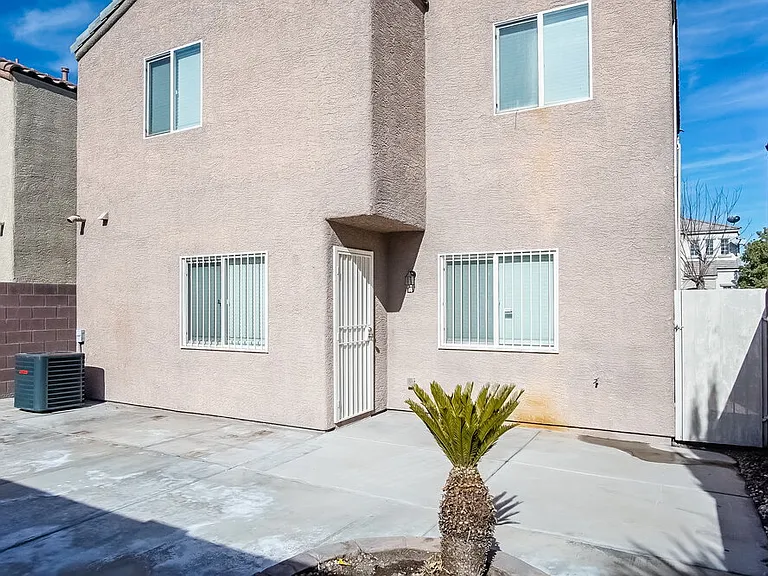 9213 Millikan Ave — Photo 15