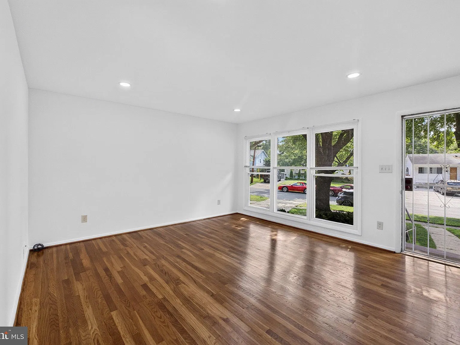 3 bed, 2.0 bath, 1526 sqft, $2,850 — Photo 2