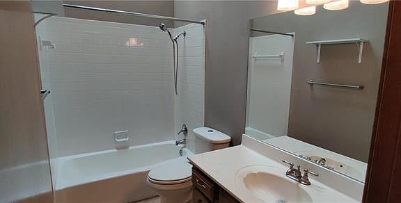 5th image of 6318 N Bedford Ave