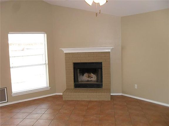 3rd image of 309 River Oaks Ln