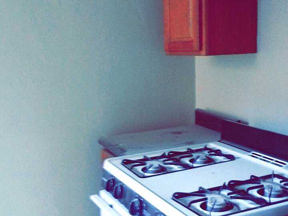 4th image of 3525 Bainbridge Ave APT 3C