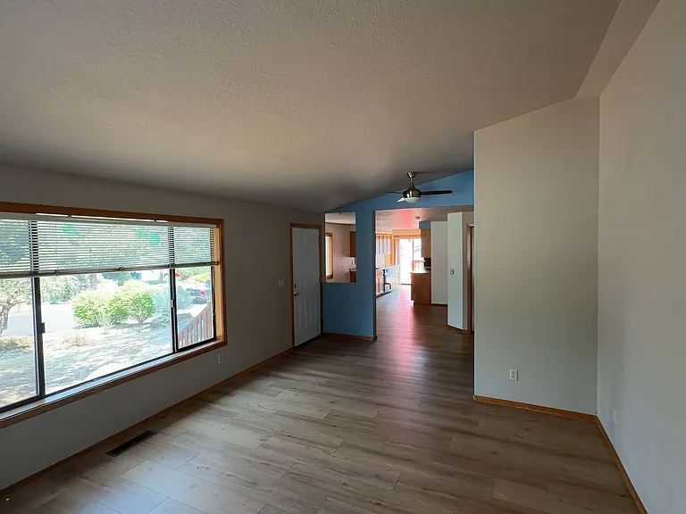 2741 NE Laramie Way — Photo 4