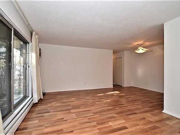 3rd image of 5017 Nob Hill Dr APT 8E