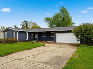 284 Indiandale Rd SE, Cedar Rapids, IA 52403