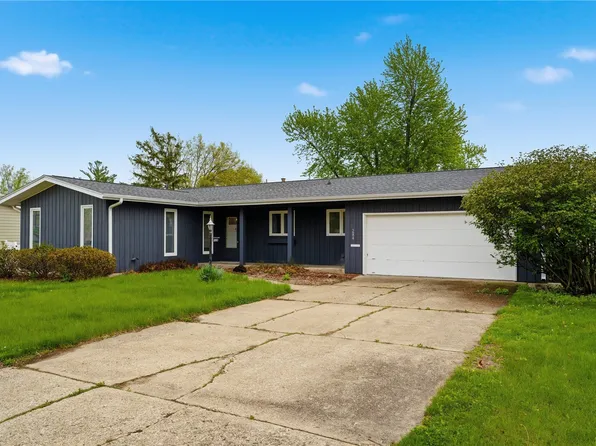 284 Indiandale Rd SE, Cedar Rapids, IA 52403