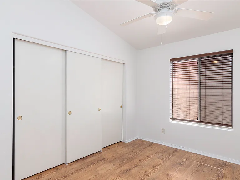537 E Appaloosa Rd — Photo 12