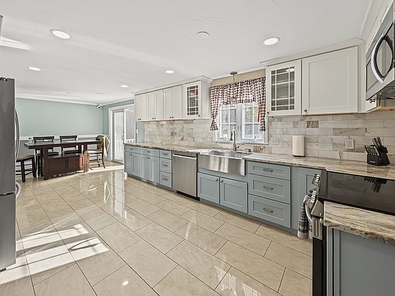 4th image of 34 Conservation Dr