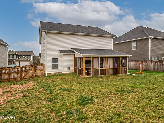 4th image of 3033 Lazy River Dr