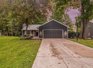 7086 Crescenda Dr NE, Rockford, MI 49341