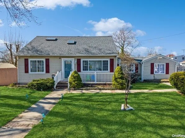 308 Muncy Street, Lindenhurst, NY 11757