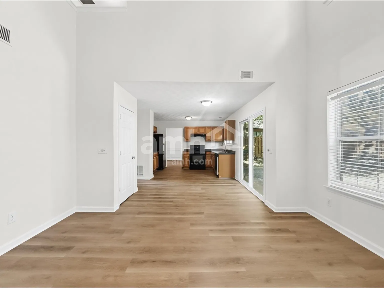 3 bed, 3.0 bath, 2264 sqft, $2,655 — Photo 4