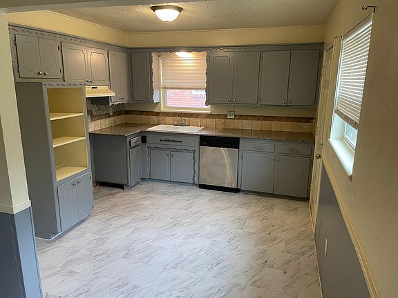 2nd image of 2613 N Redmond Ave