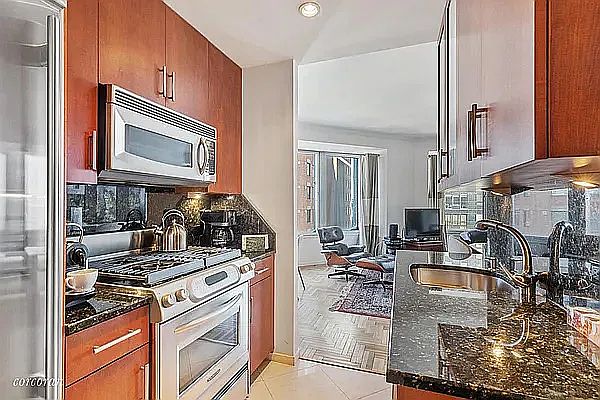 2nd image of 150 W 56th St APT 6003