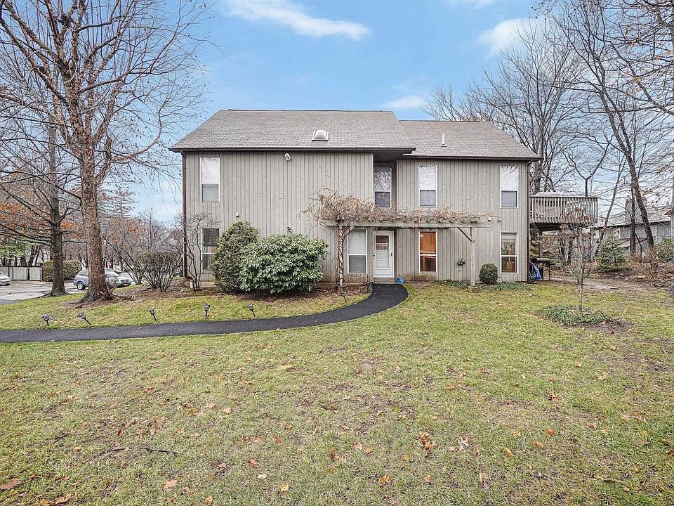 1st image of 10 Elmwood Cir #10