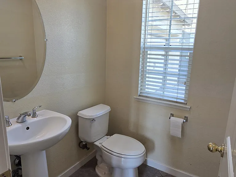 1350 Belmont Dr — Photo 5