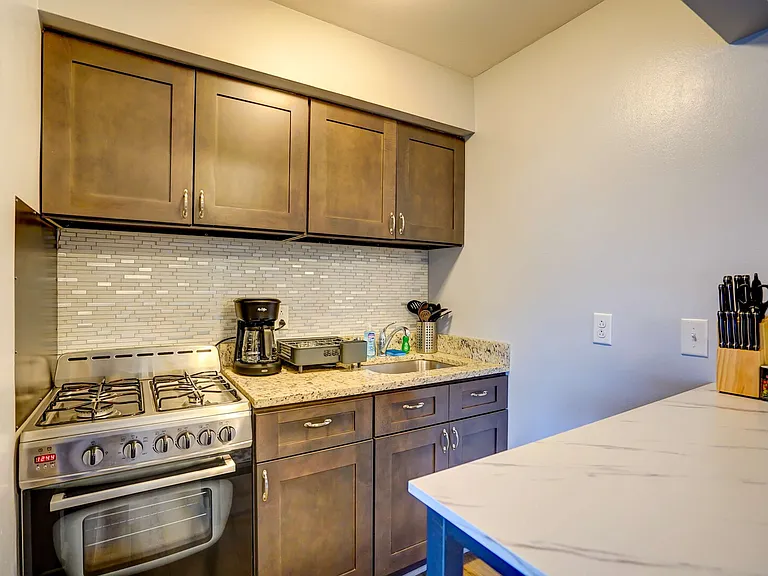 S 94th Pl — Photo 17
