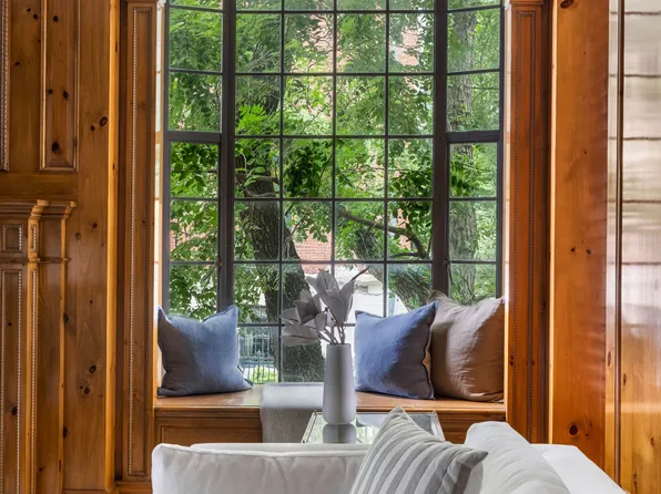 21 Beekman Place image 11 of 13