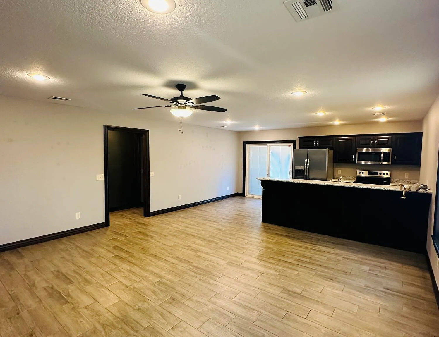 2 bed, 2.0 bath, 1145 sqft, $1,385 — Photo 4