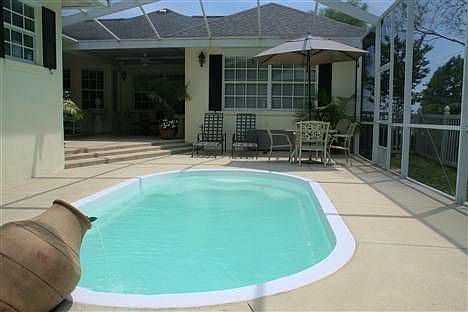 1st image of 2083 Lakeshore Dr