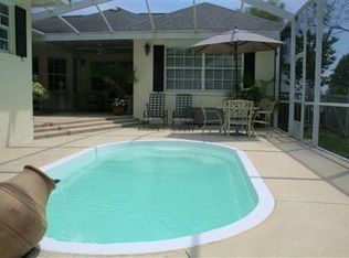 2083 Lakeshore Dr, Mount Dora, FL 32757