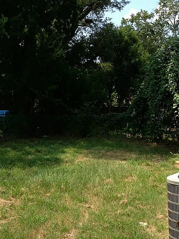 3 bed, 2.0 bath, 1052 sqft, $1,200 — Photo 3