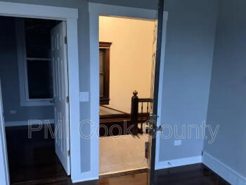 3 bed, 1.0 bath, 1200 sqft, $2,000 — Photo 3