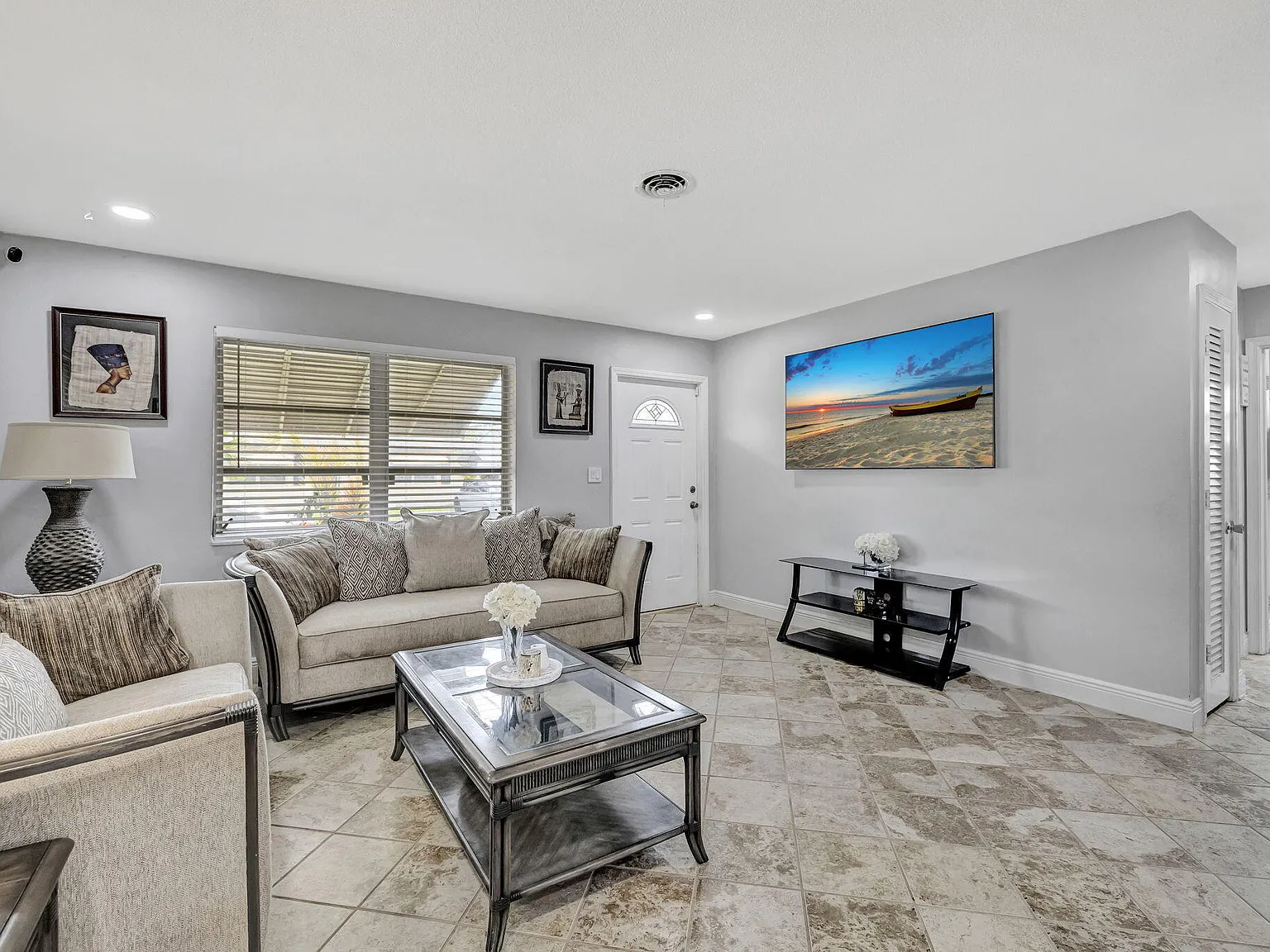 2 bed, 1.0 bath, 1008 sqft, $2,699 — Photo 3
