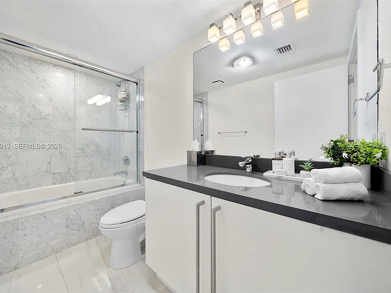 226 Ocean Dr #3C — Photo 37