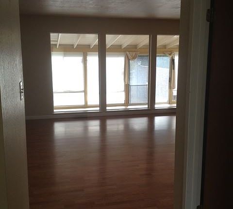 4th image of 6850 Oak Ave