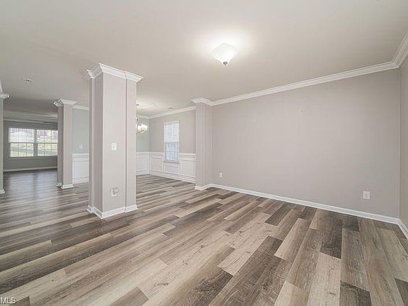 4th image of 1552 Weatherend Dr