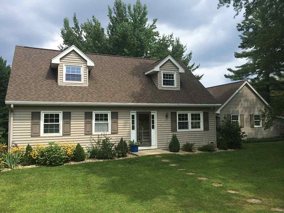1st image of 814 S Meadowbrook Dr