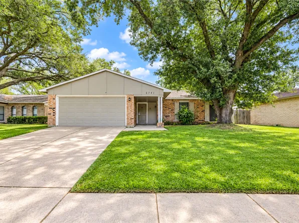 6741 Tara Dr, Richmond, TX 77469